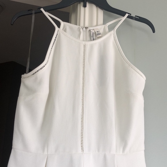 NWT! White Dress with Pockets. Size Medium. - Picture 2 of 7